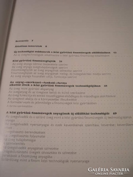 N18 Szabó Erzsébet Munkácsi díjas üveg iparművész könyve a kézi gyártású finom üvegekről