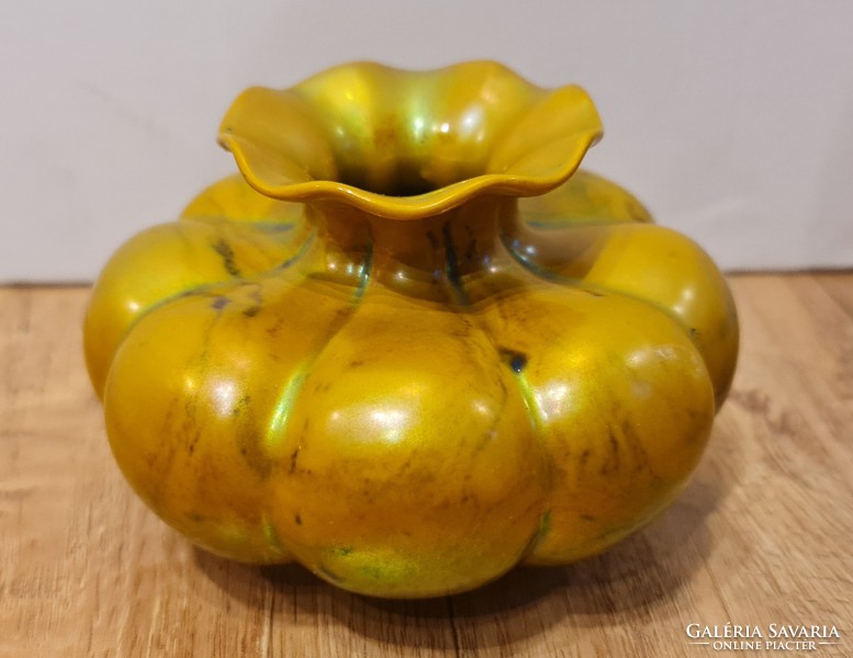Gold-green eosin onion vase with Zsolnay shield seal