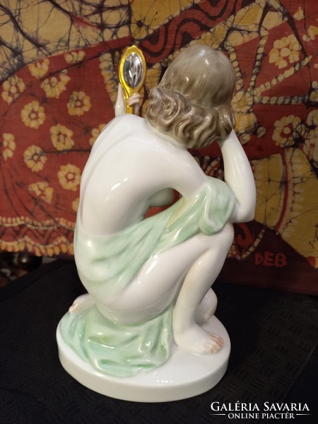 Herendi porcelán, Tükröt tartó nő szobor