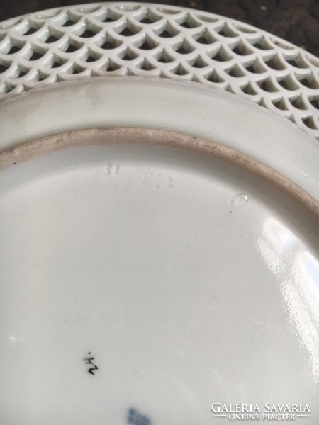 Altwien porcelan with vine leaf and pierced edges