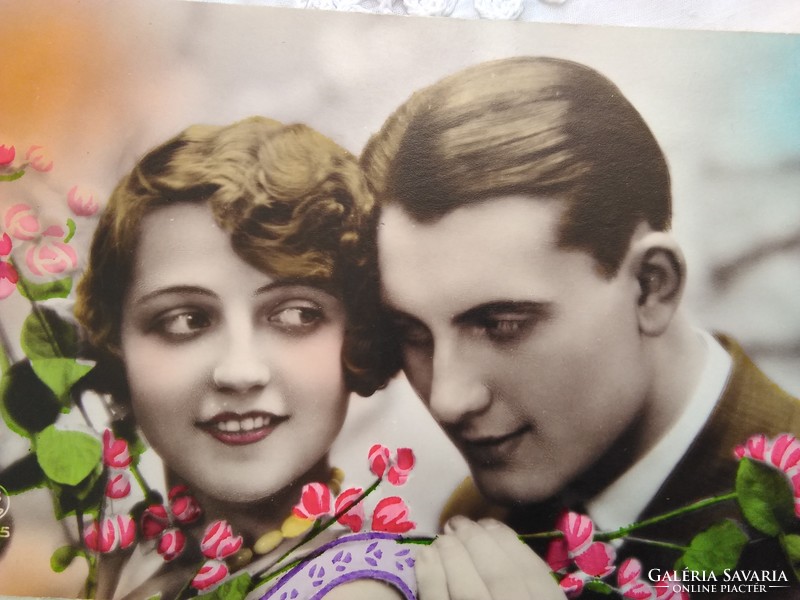 Antik francia kézzel színezett fotólap/képeslap, romantikus, szerelmes pár, 1930 körüli