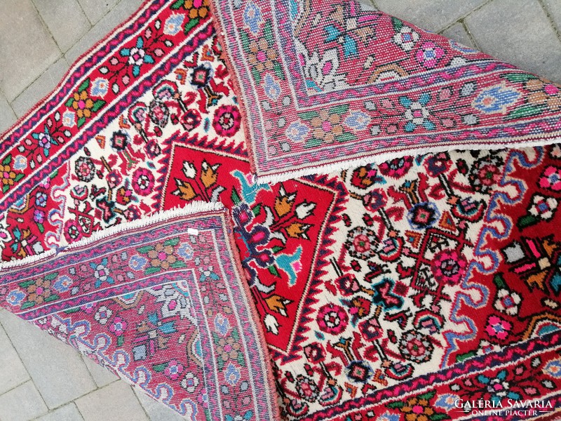 Iráni kézi csomózású szőnyeg a képeken látható állapotban.Alkudható!