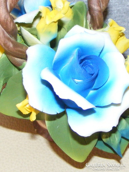 Capodimonte rózsás porcelán kosár