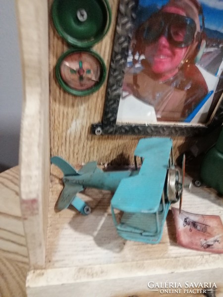 Vintage airplane wall decoration in the condition shown in the pictures. Negotiable!