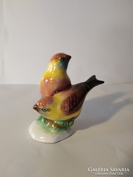 Pair of ceramic birds, 7.5 cm high, unmarked