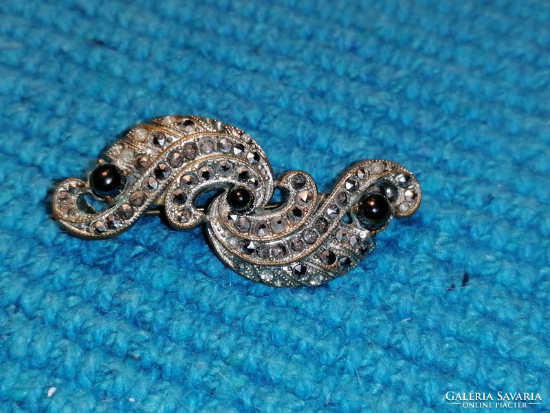 Marcasite stone brooch (123)