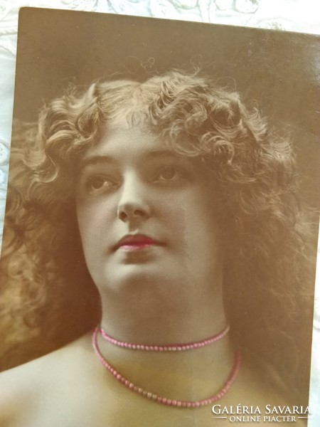 Antik kézzel színezett fotólap/képeslap, hullámos hajú hölgy portréja 1910-es évek