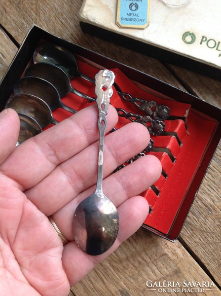 Old polsrebro polish in small spoons in a box