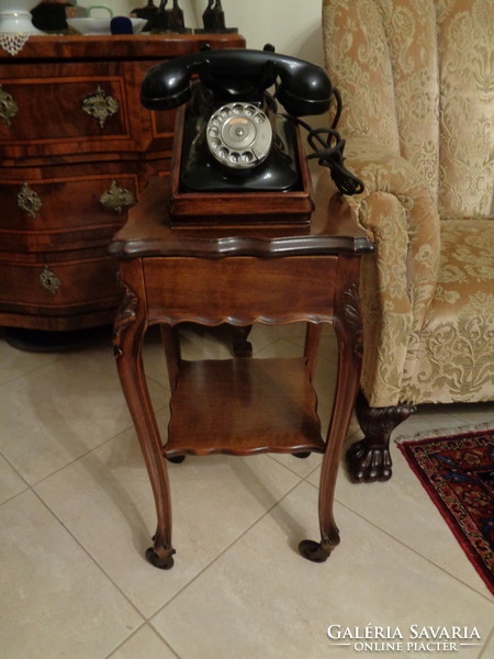 Neo-baroque telephone holder with crowned crest telephone