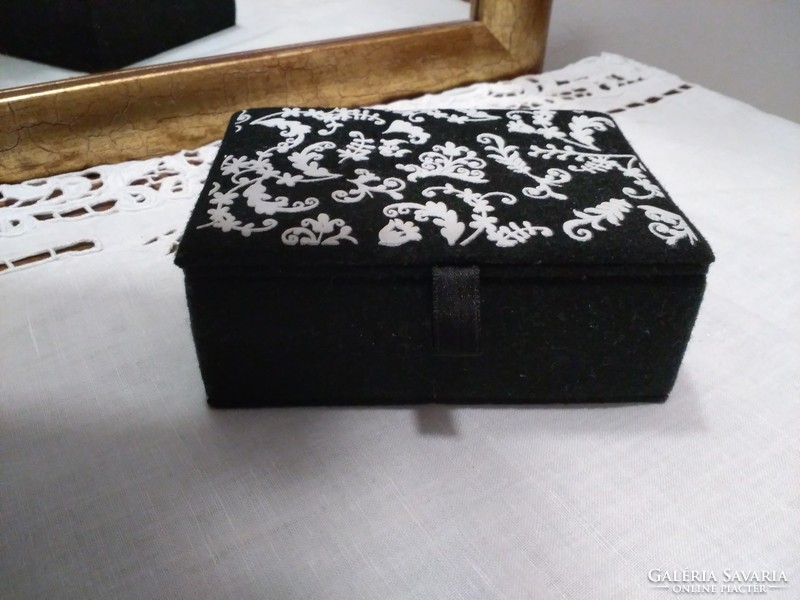 Black velvet jewelry box with white pattern and mirror