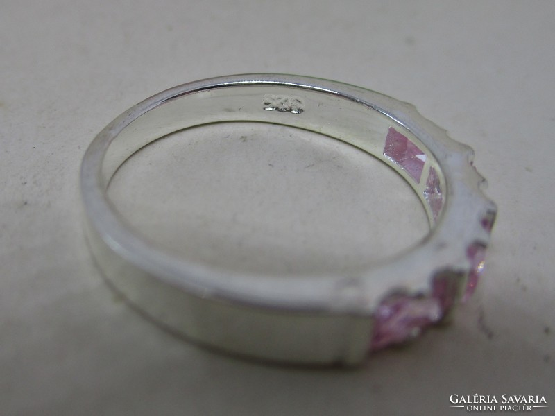 Nagyon elegáns rózsaszín köves ezüst karikagyűrű
