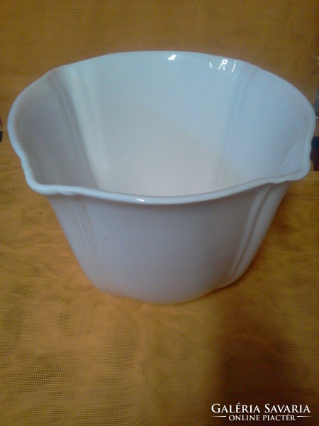 Pot of porcelain