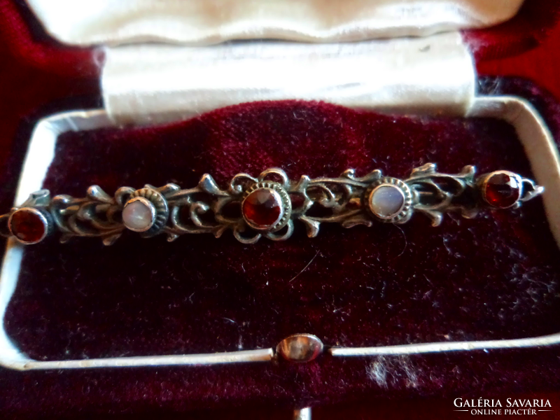 Antique collar pin - silver brooch - decorated with mother of pearl and polished garnet stones