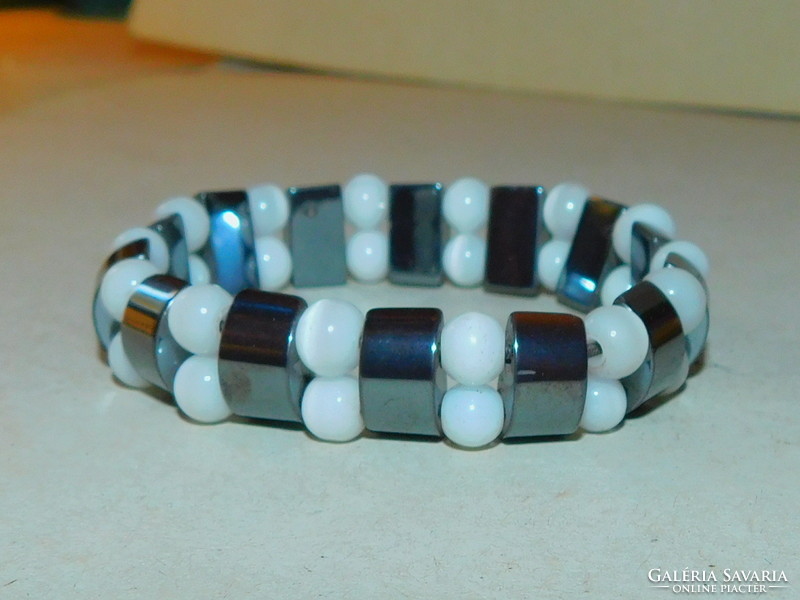 Hematite bloodstone - white cat's eye mineral bracelet