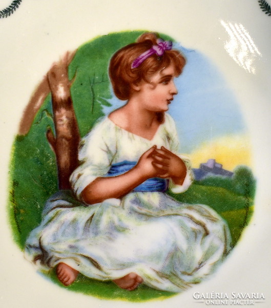 ÁTTÖRT VICTORIA AUSTIA PORCELÁN TÁL KISLÁNY DEKORRAL !