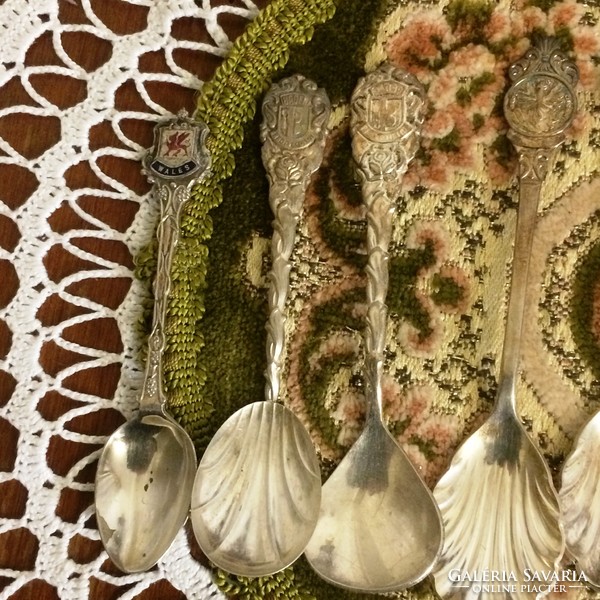 Silver - plated ornamental spoons from 6.5 cm to 14 cm. It can be purchased in pieces of 11 pieces