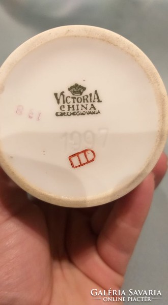 Victoria china vase
