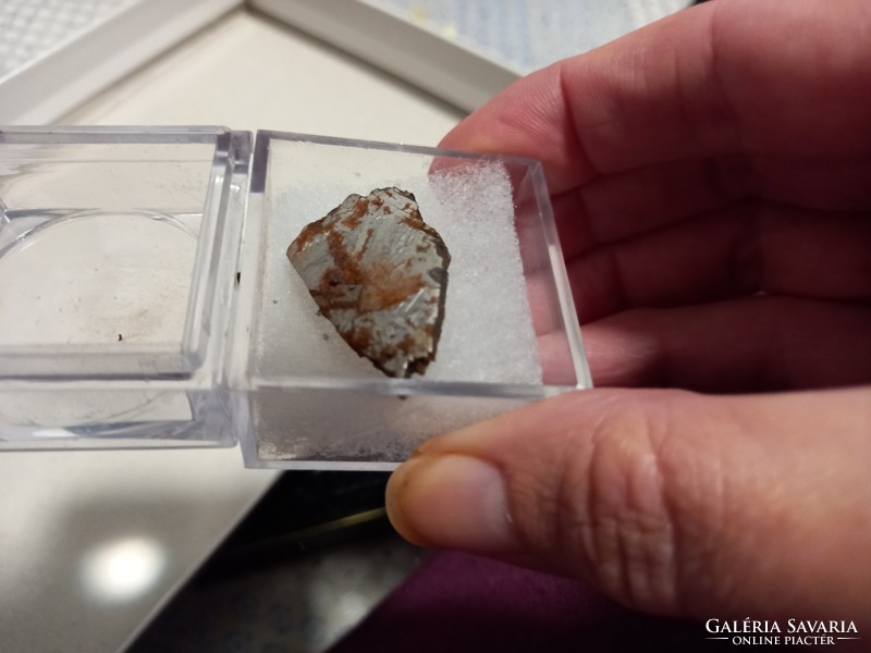 Eredeti szép nagy darab Muonionalusta meteorit 3cmx 2,3 cm gyűjteménybe