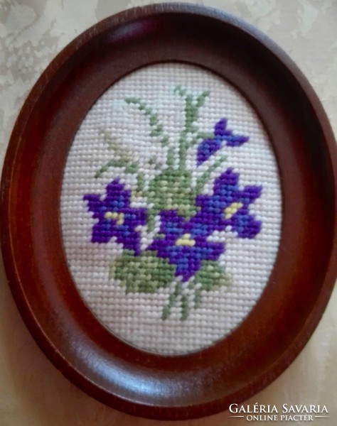 Antik gobelin, goblen ovális alakú fakerettel,  igényesen kivitelezett virágcsokor mintával