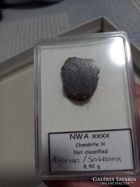 NWA xxxx 8.92 gr kondrit meteorit  polírozás- vágás nélkül
