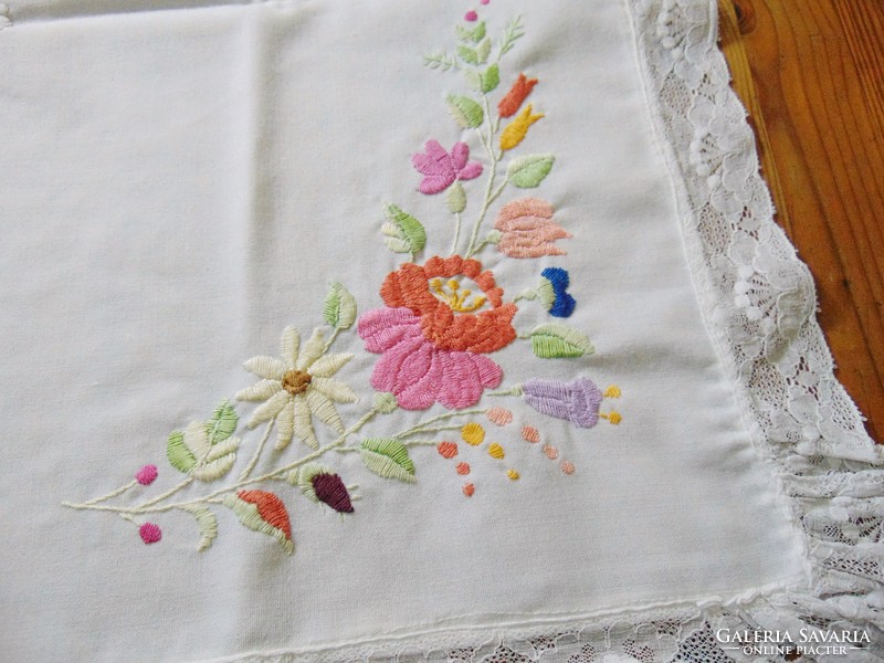 Embroidered tablecloth with lace edge needlework 80 x 60 cm.