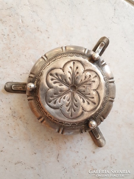 Silver 3 ashtray with rest