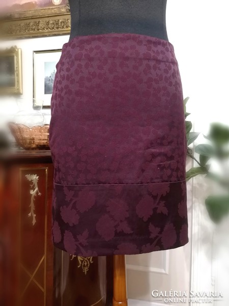 H & m 38 cotton satin pencil skirt, eggplant, floral, border