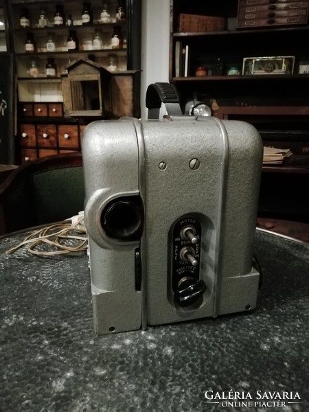 Szovjet vetítő, filmvetítő, 8 mm-es, super 8-as régi vetítő