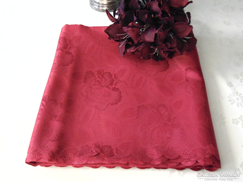 Burgundi vörös selyemdamaszt asztalterítő 155 x 294 cm téglalap