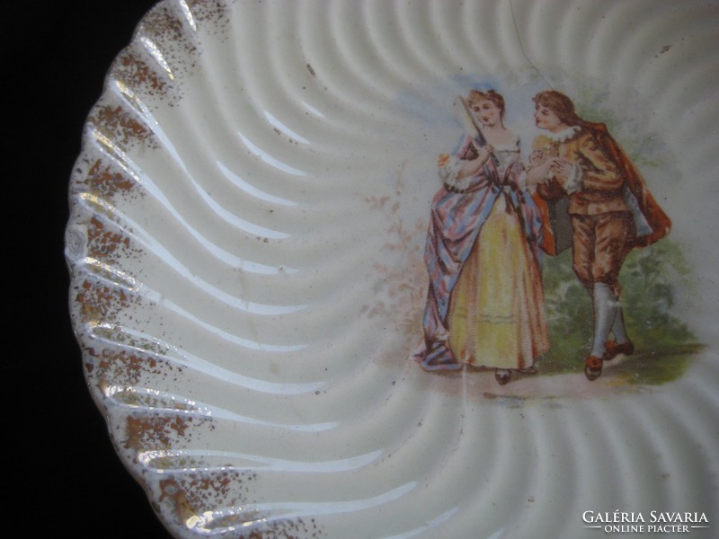 Antik Körmöcbányai , ritkán látható , fali tányér , barok jelenettel  543 sz. mérete 17,8 cm