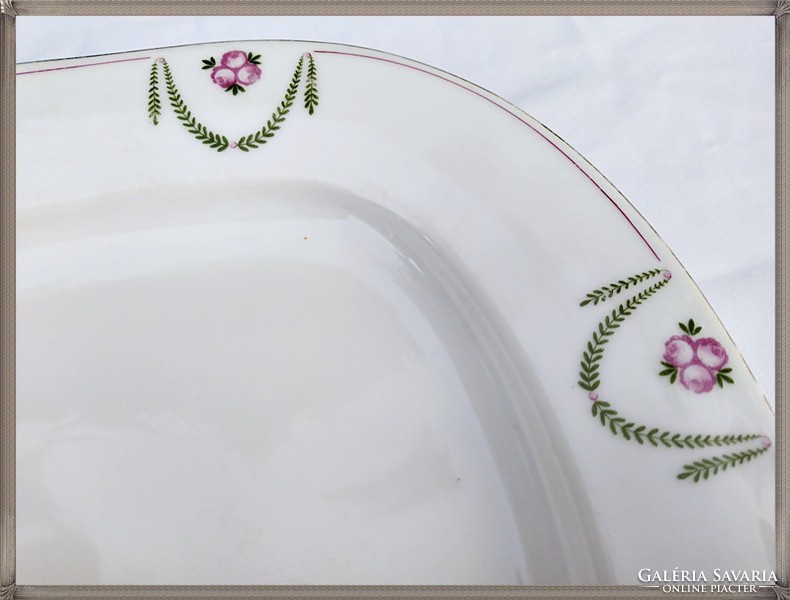 Nagyméretű, rózsás girland mintás antik , vastagfalú porcelán kínáló tál.