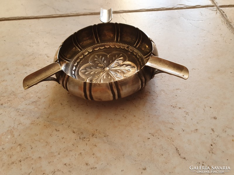 Silver 3 ashtray with rest