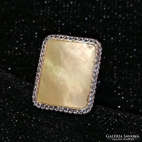 Mother of pearl ring (144)