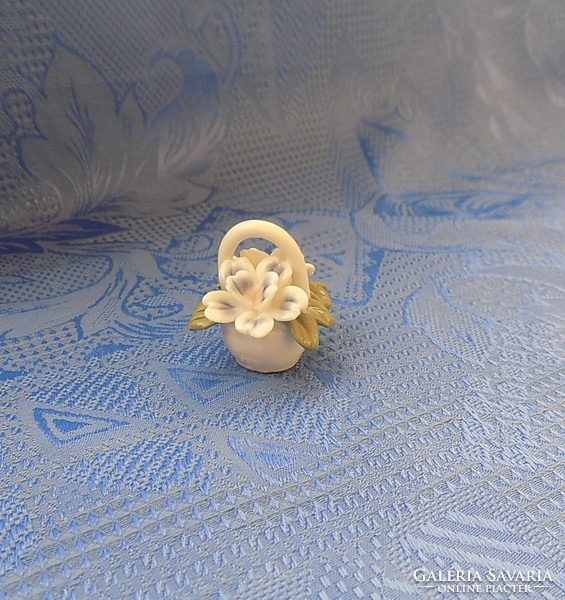 Mini porcelán virágkosár (fp)
