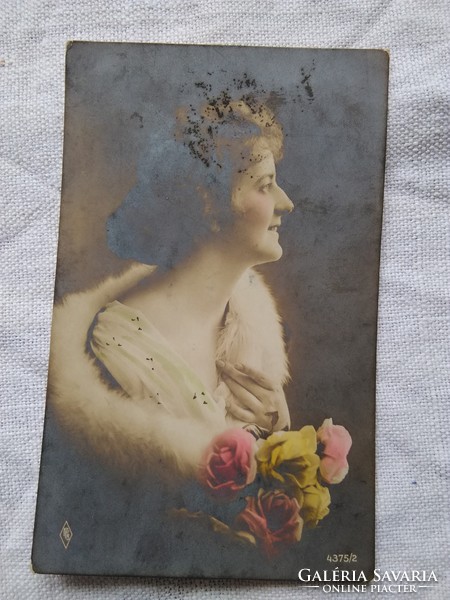 Antik kézzel színezett fotólap/képeslap, elegáns hölgy portré, rózsák 1910 körüli