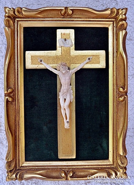 Ib. Antique, bone-ground Jesus Christ on the cross, 28 cm in a gilded frame, dated 1910
