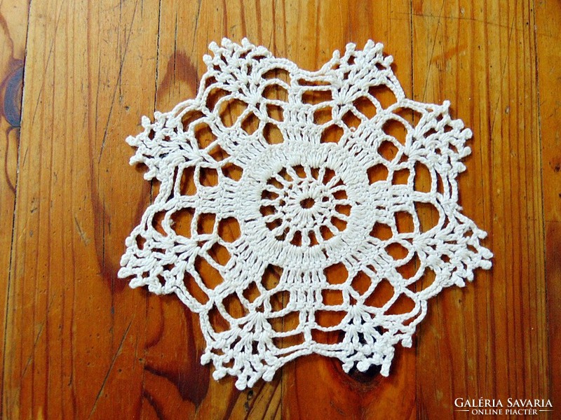 Lace tablecloth, needlework porcelain, ornaments under 13 cm.