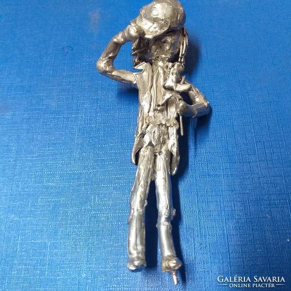 Tin, little boy with cap applique sculpture, figure. 10.5 Cm.