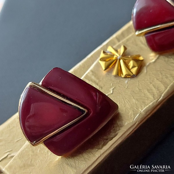 Elegant earrings in gold and deep burgundy, ear clip, flawless, age-appropriate