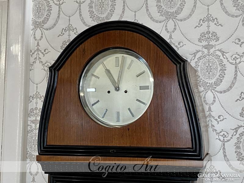 Art-deco special stationary clock