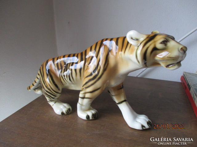 Royal Doux tigris 40 cm hosszú restaurált alján jelzés