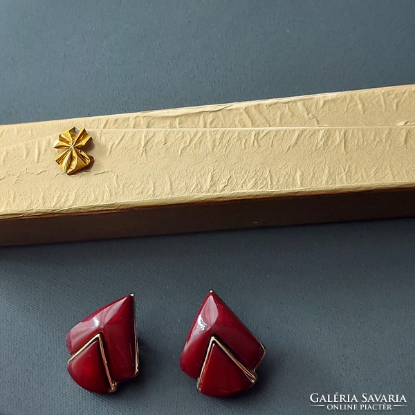 Elegant earrings in gold and deep burgundy, ear clip, flawless, age-appropriate