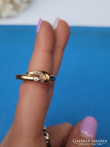 Arany 14 karátos Buton foglalatos brill kőves gyűrű