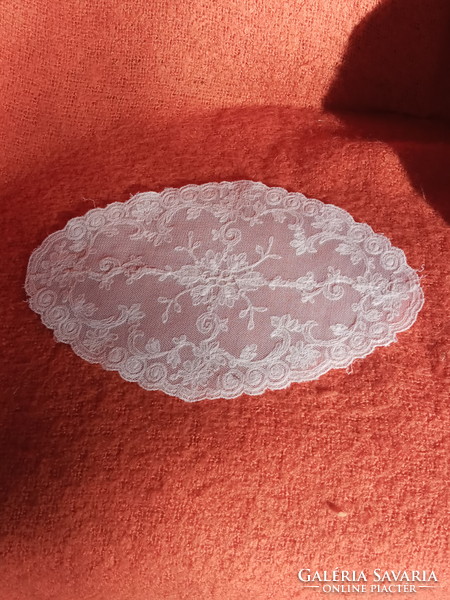 Small tablecloth embroidered on old tulle