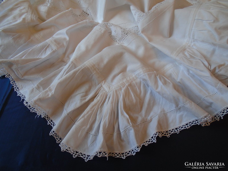 Antique, 147 x 134 cm cotton duvet cover.