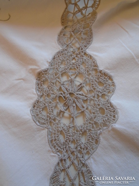 Handmade lace embroidered 215 x 170 cm tablecloth.