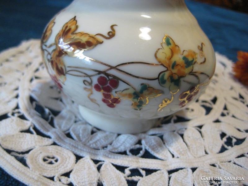 Zsolnay vase with grape pattern, gold rim, which is slightly worn, nice hand painting 9 cm