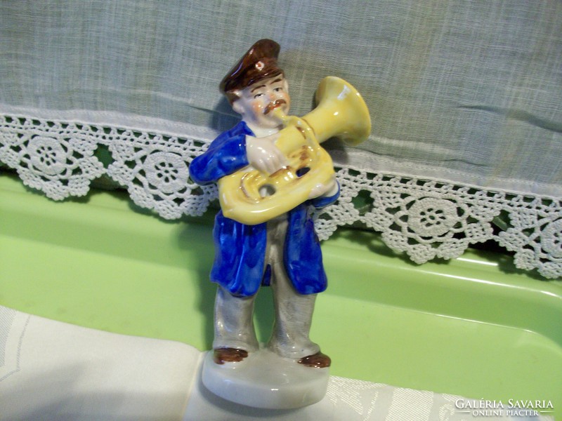 Musician with his instrument majolica figure