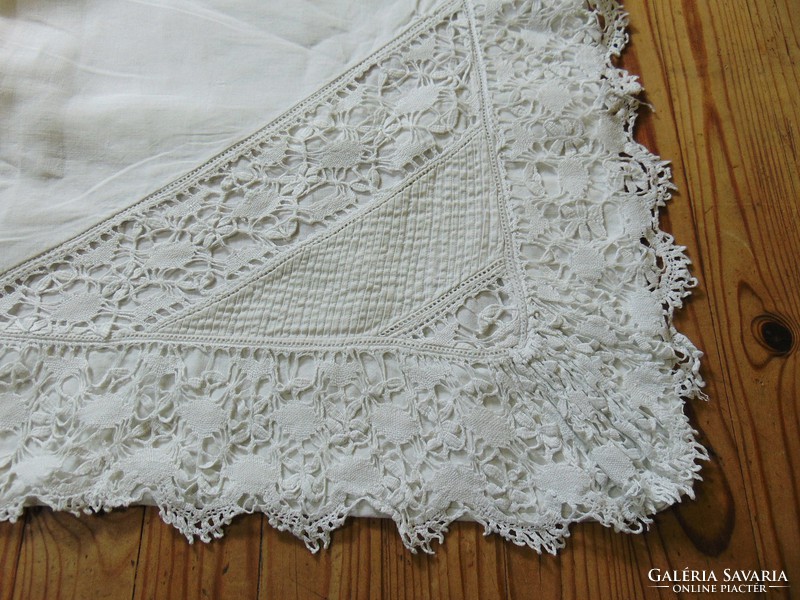 Embroidered antique pillowcase 57 x 47 cm with chamomile beaten lace decoration.