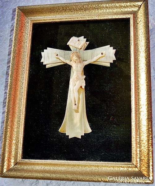 Ib. Antique bone-ground Jesus Christ on the cross in a 22 cm gilded frame dated 1910